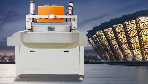 全自動玻璃切割機相比手工切割有什么優(yōu)勢？